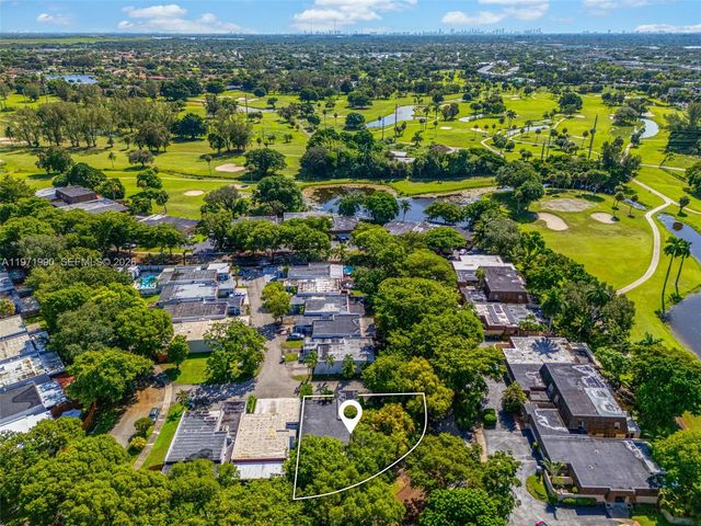 18805 W Lake Dr, Hialeah, FL 33015