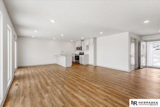 1010 S 14th Avenue, Blair, NE 68008