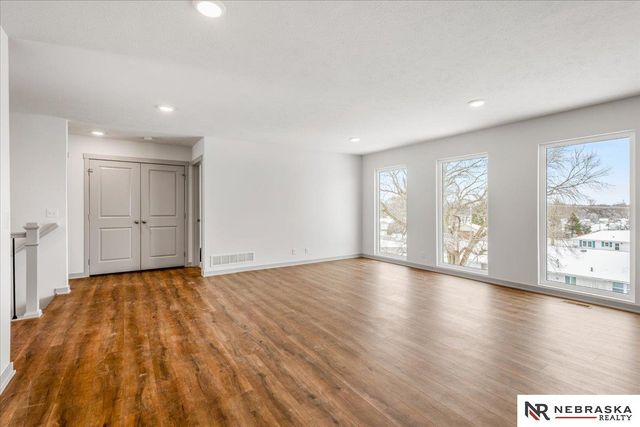 1010 S 14th Avenue, Blair, NE 68008