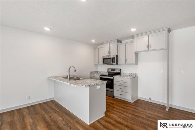 1010 S 14th Avenue, Blair, NE 68008