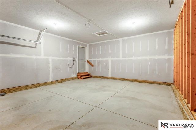 1010 S 14th Avenue, Blair, NE 68008