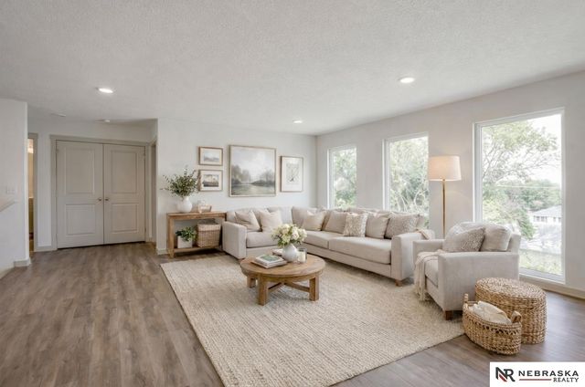 1010 S 14th Avenue, Blair, NE 68008