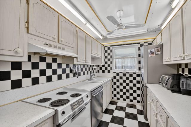 155 South Boulevard C, Boynton Beach, FL 33435