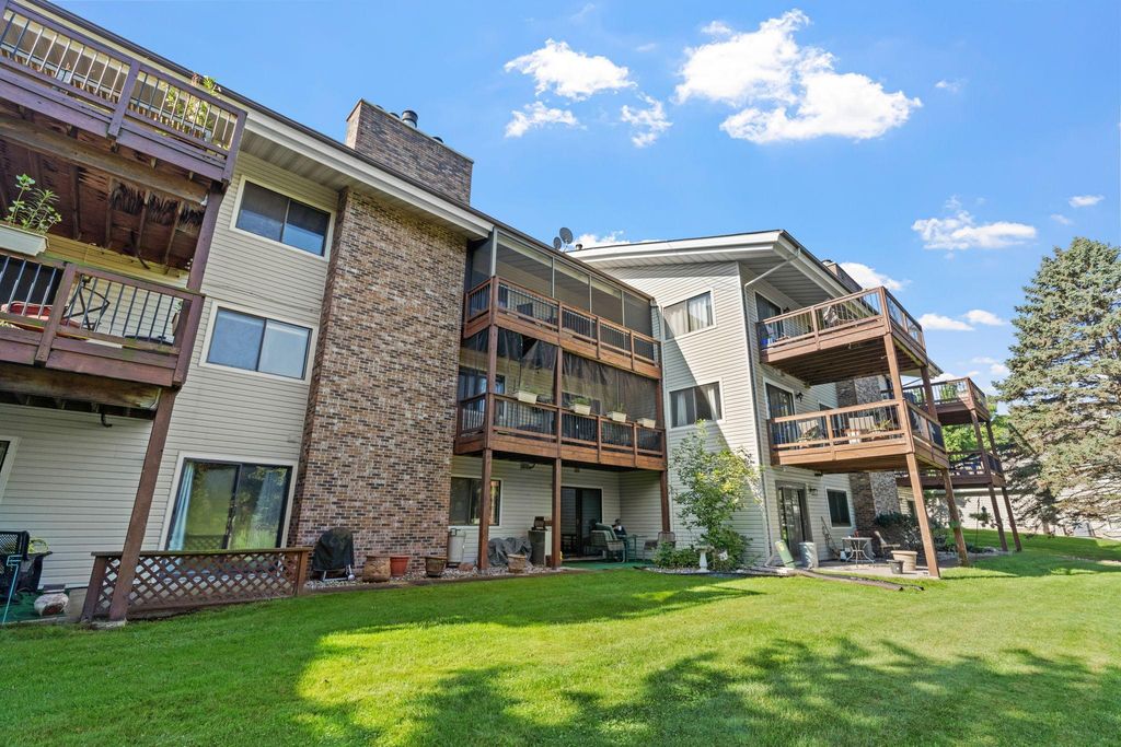 14330 Fairway Drive, Eden Prairie, MN 55344 — photo 3