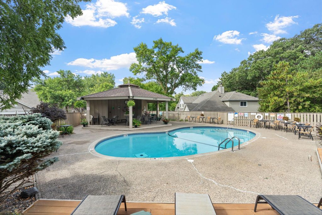 14330 Fairway Drive, Eden Prairie, MN 55344 — photo 5
