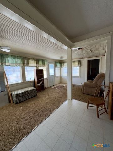 927 US Highway 77a, Cuero, TX 77954