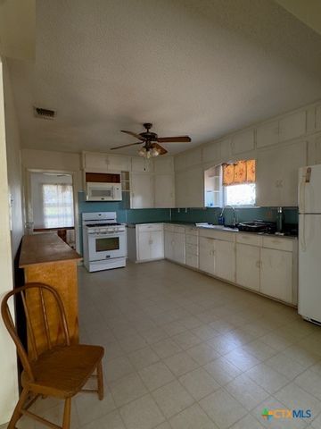 927 US Highway 77a, Cuero, TX 77954