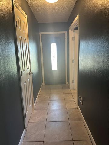 7118 Heron Drive, Houston, TX 77087