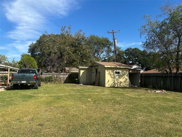 7118 Heron Drive, Houston, TX 77087