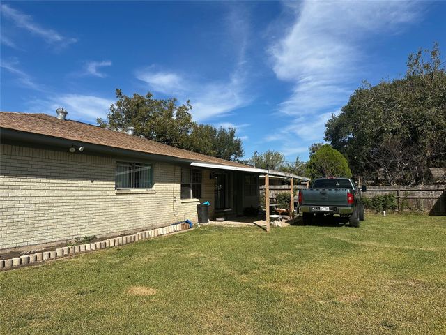 7118 Heron Drive, Houston, TX 77087