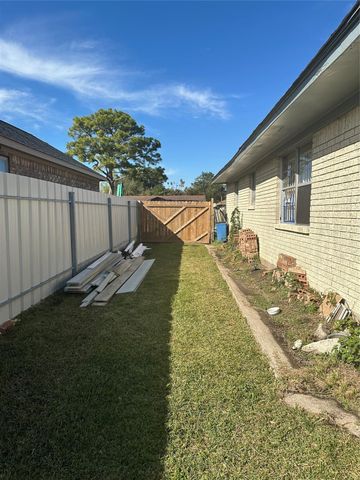 7118 Heron Drive, Houston, TX 77087