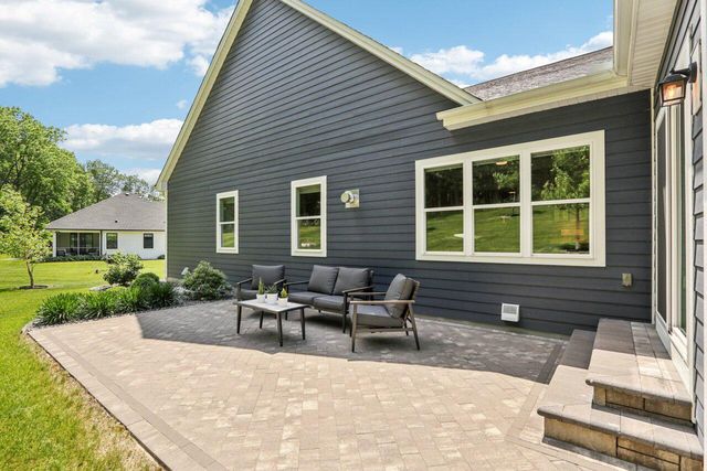 W225N7642 Woodland Creek DRIVE, Sussex, WI 53089