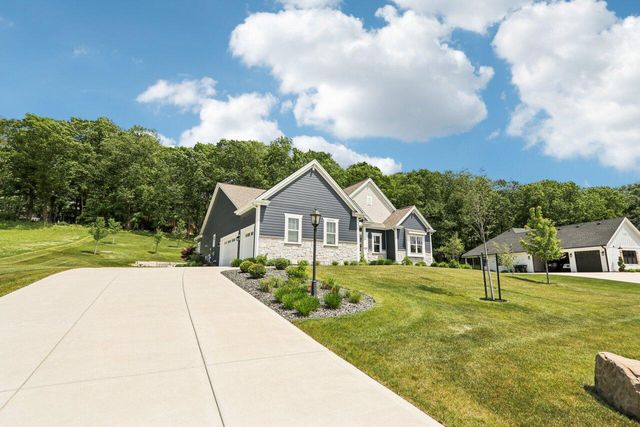 W225N7642 Woodland Creek DRIVE, Sussex, WI 53089