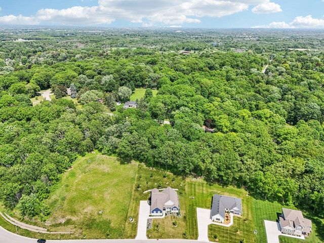 W225N7642 Woodland Creek DRIVE, Sussex, WI 53089
