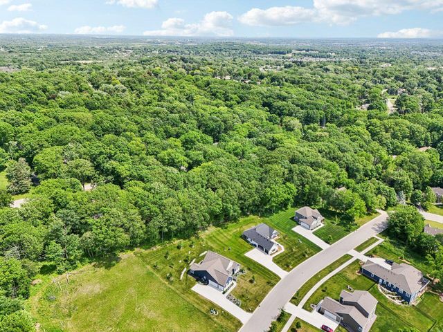 W225N7642 Woodland Creek DRIVE, Sussex, WI 53089