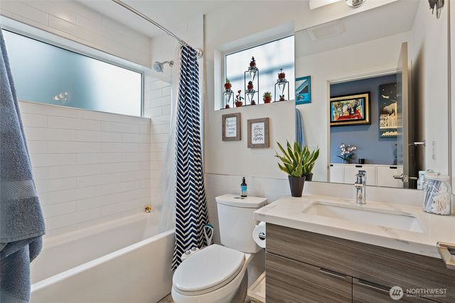 6500 34th Avenue SW, Seattle, WA 98126