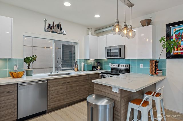 6500 34th Avenue SW, Seattle, WA 98126