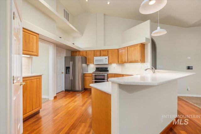 2186 Santa Clara Dr, Meridian, ID 83642