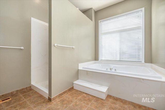 2186 Santa Clara Dr, Meridian, ID 83642