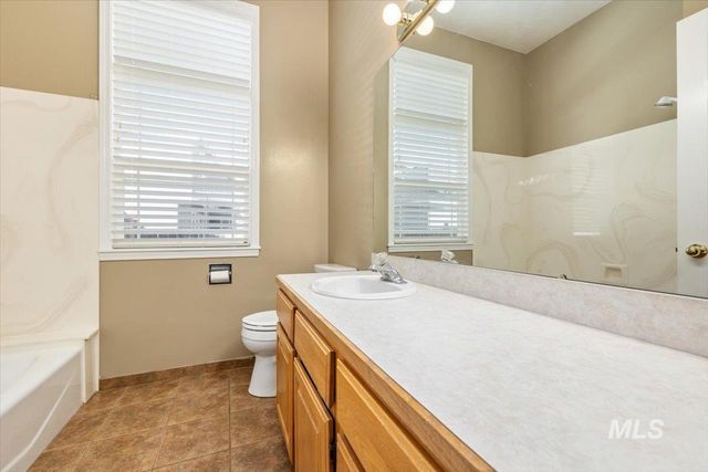 2186 Santa Clara Dr, Meridian, ID 83642