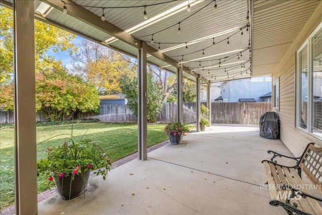 2186 Santa Clara Dr, Meridian, ID 83642