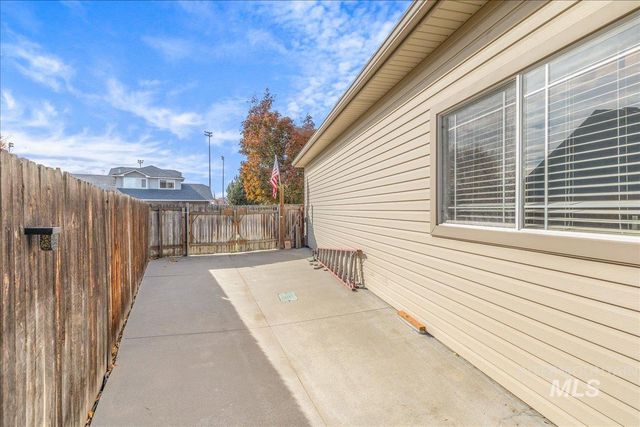 2186 Santa Clara Dr, Meridian, ID 83642