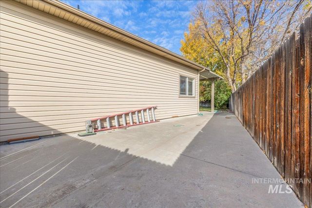 2186 Santa Clara Dr, Meridian, ID 83642