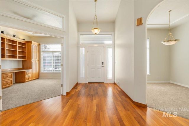 2186 Santa Clara Dr, Meridian, ID 83642