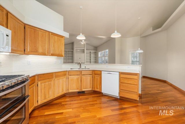 2186 Santa Clara Dr, Meridian, ID 83642