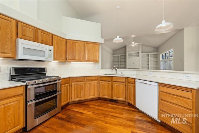 2186 Santa Clara Dr, Meridian, ID 83642