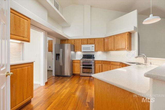 2186 Santa Clara Dr, Meridian, ID 83642