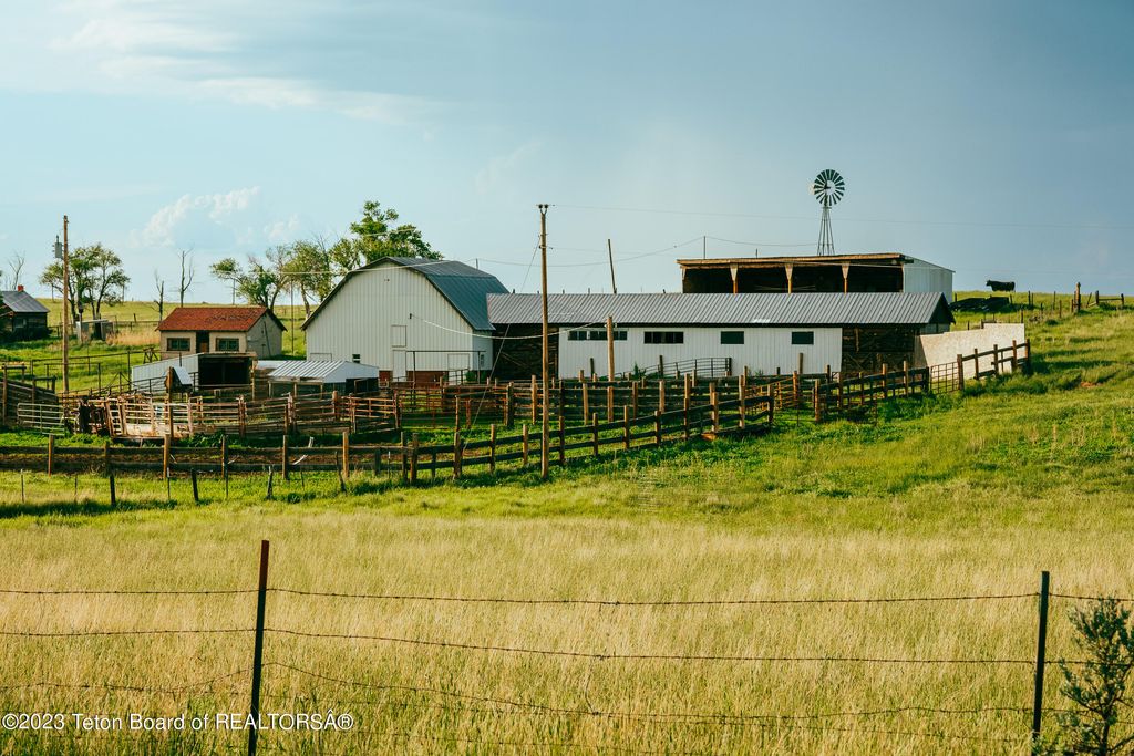 841 RECLUSE Road, Recluse, WY 82725 photo 4