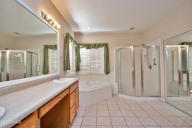 216 Desert Garden Drive, Santa Teresa, NM 88008