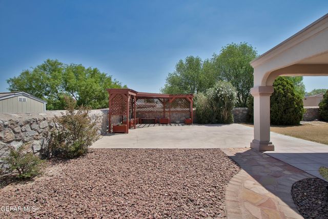 216 Desert Garden Drive, Santa Teresa, NM 88008