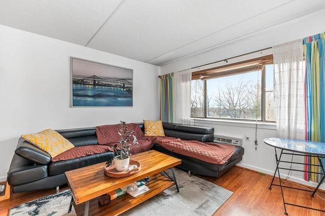 4975 Washington 306, Boston, MA 02132