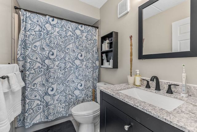 4975 Washington 306, Boston, MA 02132