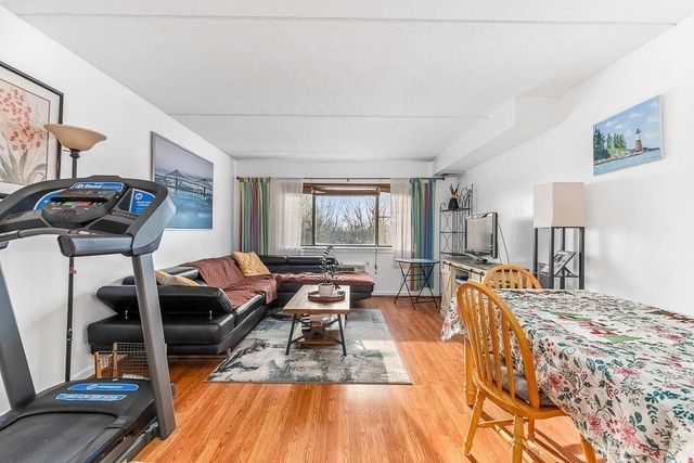 4975 Washington 306, Boston, MA 02132