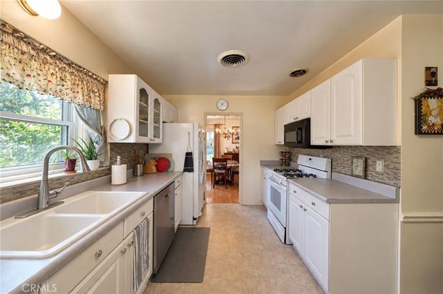 2989 Ladera Road, San Bernardino, CA 92405
