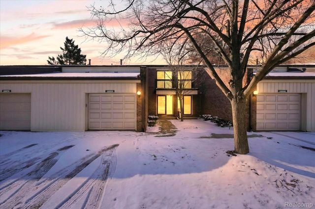 18268 University Park Drive, Livonia, MI 48152