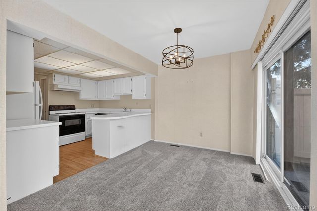 18268 University Park Drive, Livonia, MI 48152