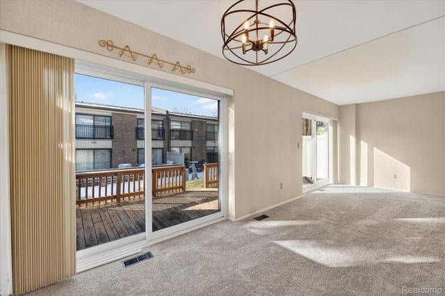 18268 University Park Drive, Livonia, MI 48152