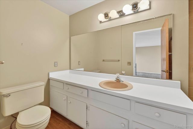 18268 University Park Drive, Livonia, MI 48152