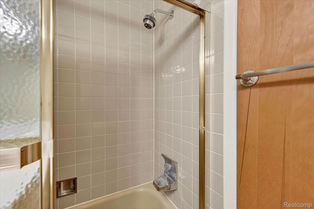 18268 University Park Drive, Livonia, MI 48152