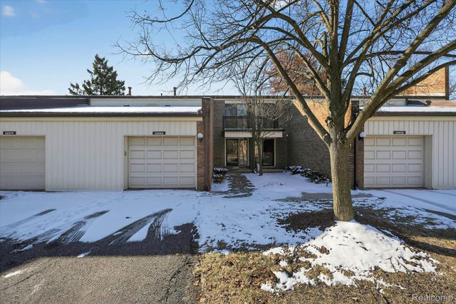 18268 University Park Drive, Livonia, MI 48152