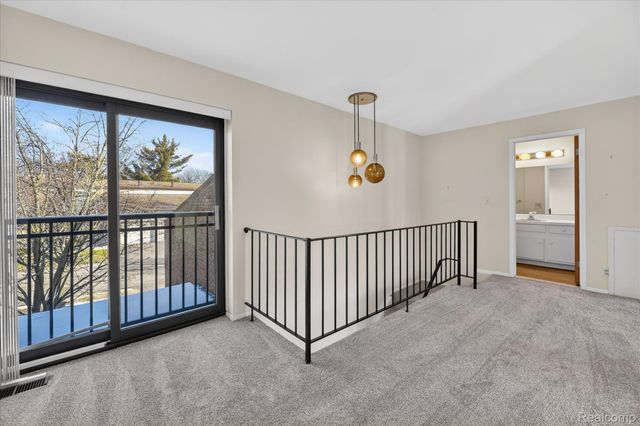 18268 University Park Drive, Livonia, MI 48152