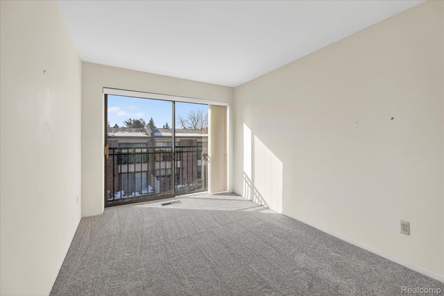 18268 University Park Drive, Livonia, MI 48152