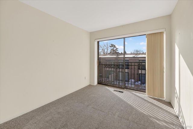 18268 University Park Drive, Livonia, MI 48152