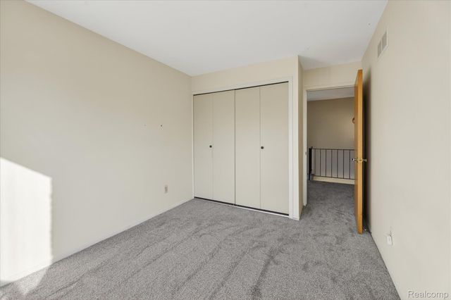 18268 University Park Drive, Livonia, MI 48152