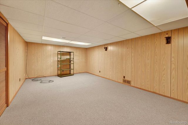 18268 University Park Drive, Livonia, MI 48152