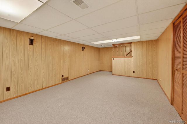 18268 University Park Drive, Livonia, MI 48152